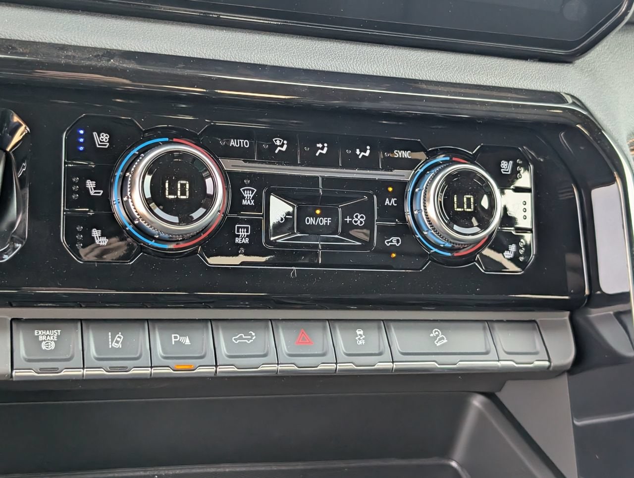 2026 GMC Sierra 2500HD AT4 - Photo 13
