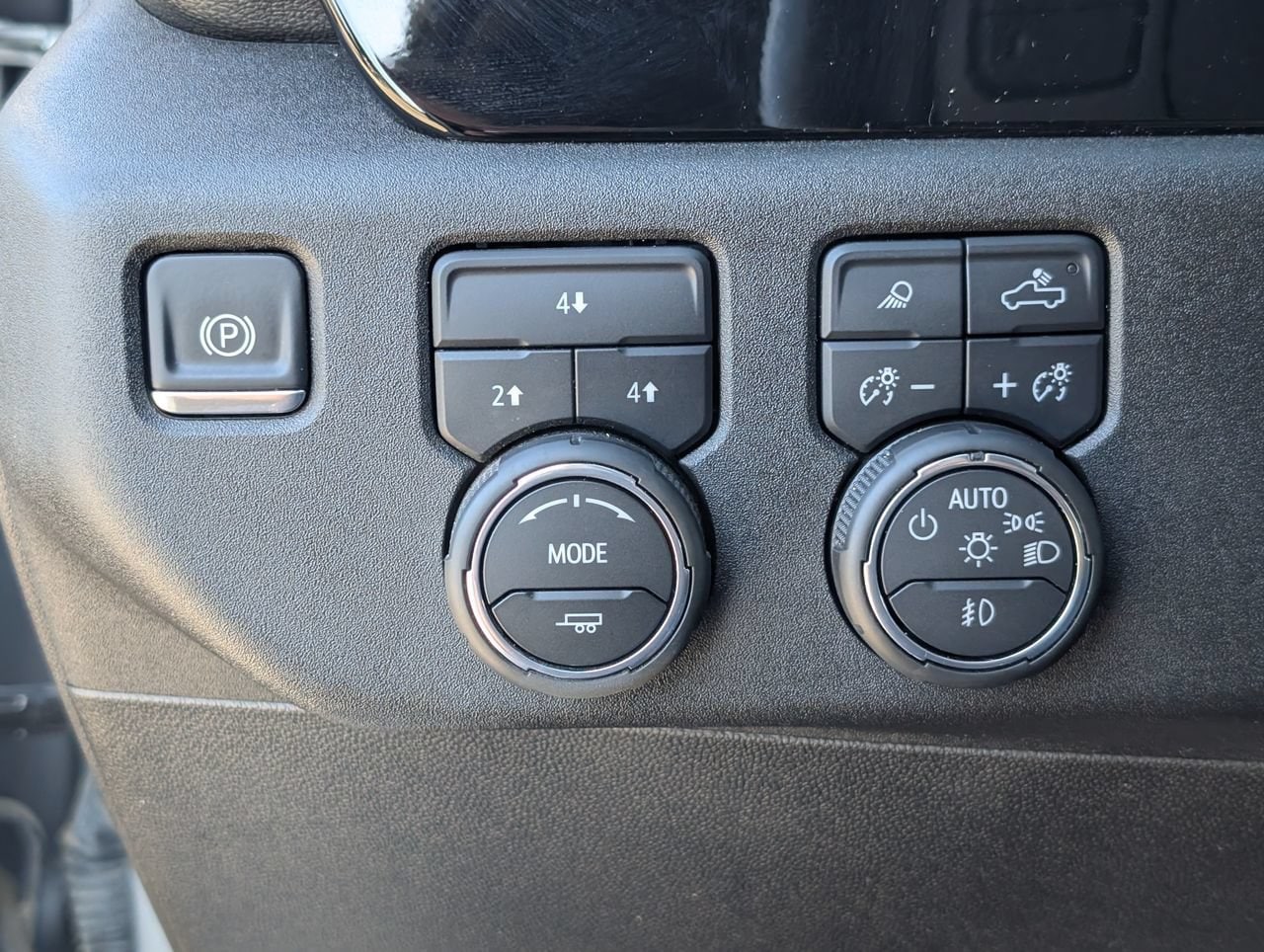 Used 2025 Sterling Gray Metallic Chevrolet LT image 23