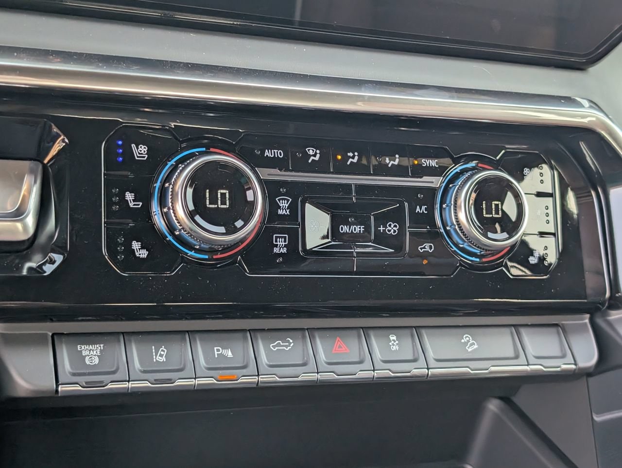 2026 GMC Sierra 2500HD Denali Ultimate - Photo 13