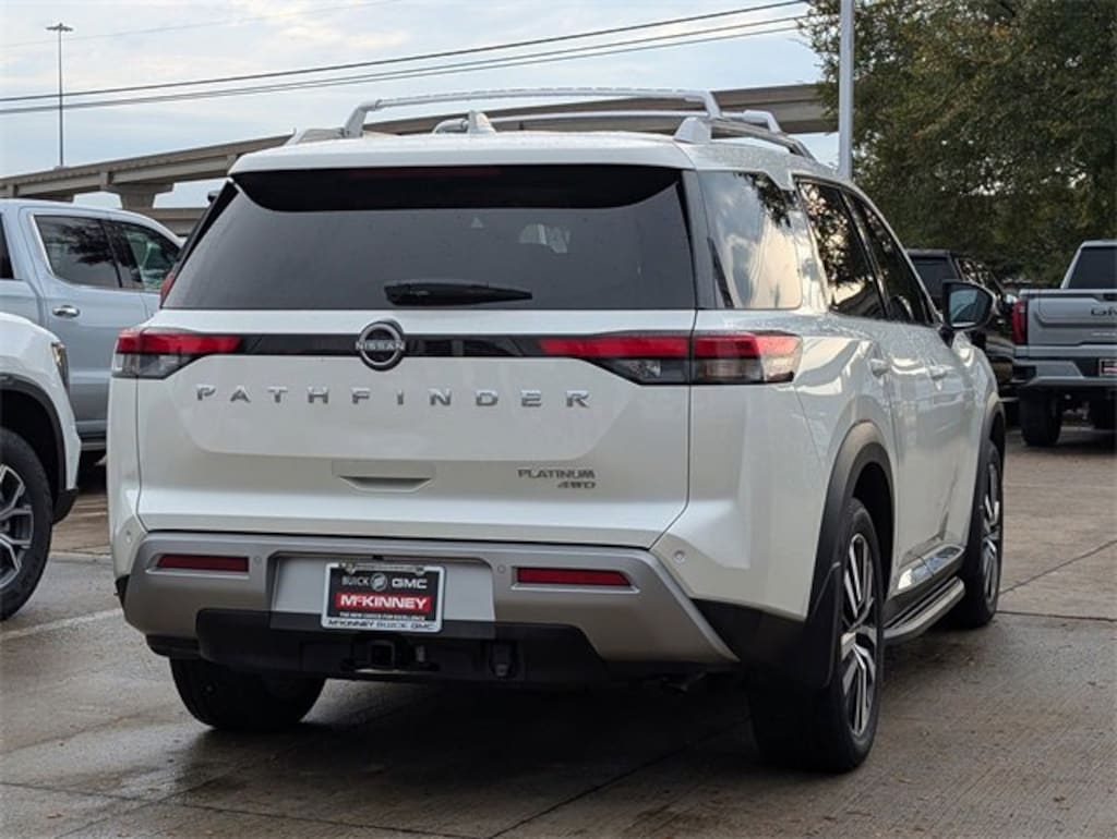 Used 2024 Nissan Pathfinder Platinum SUV