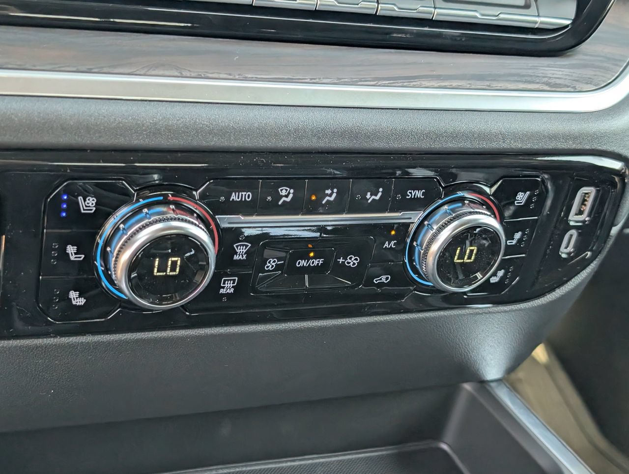 2026 GMC Sierra 1500 SLT - Photo 12