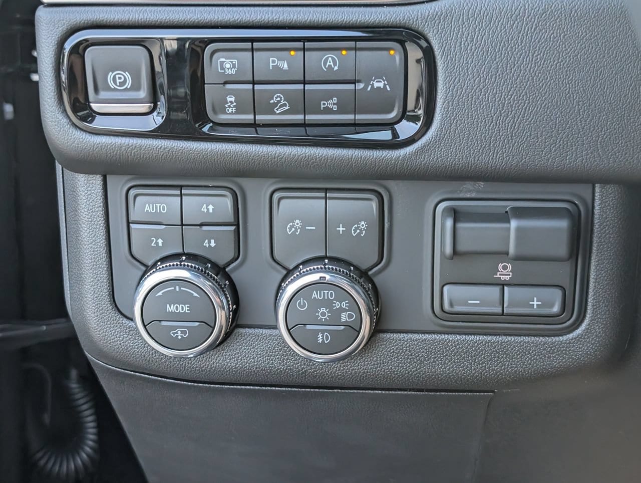 2026 GMC Yukon XL Denali - Photo 17