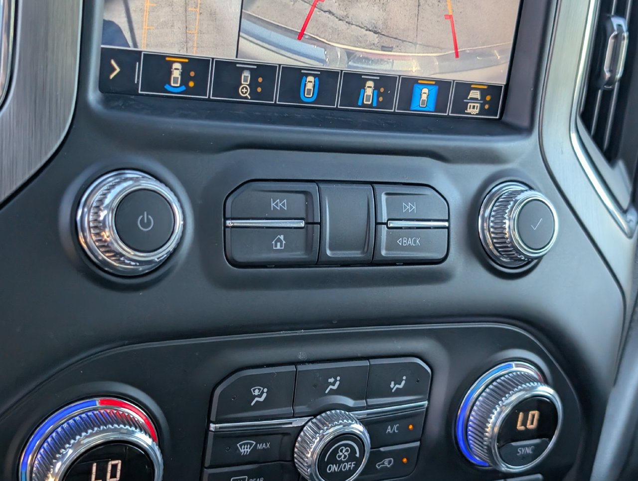 Used 2021 White Frost Tricoat GMC Denali image 15