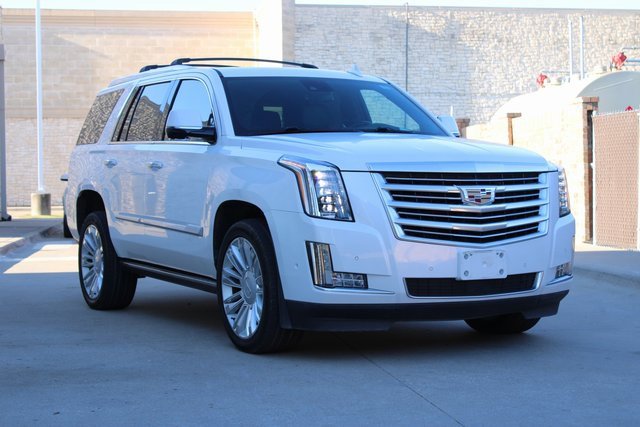 2020 Cadillac Escalade Platinum photo 2