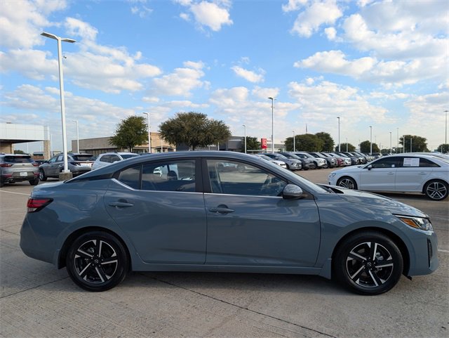 2024 Nissan Sentra SV photo 3