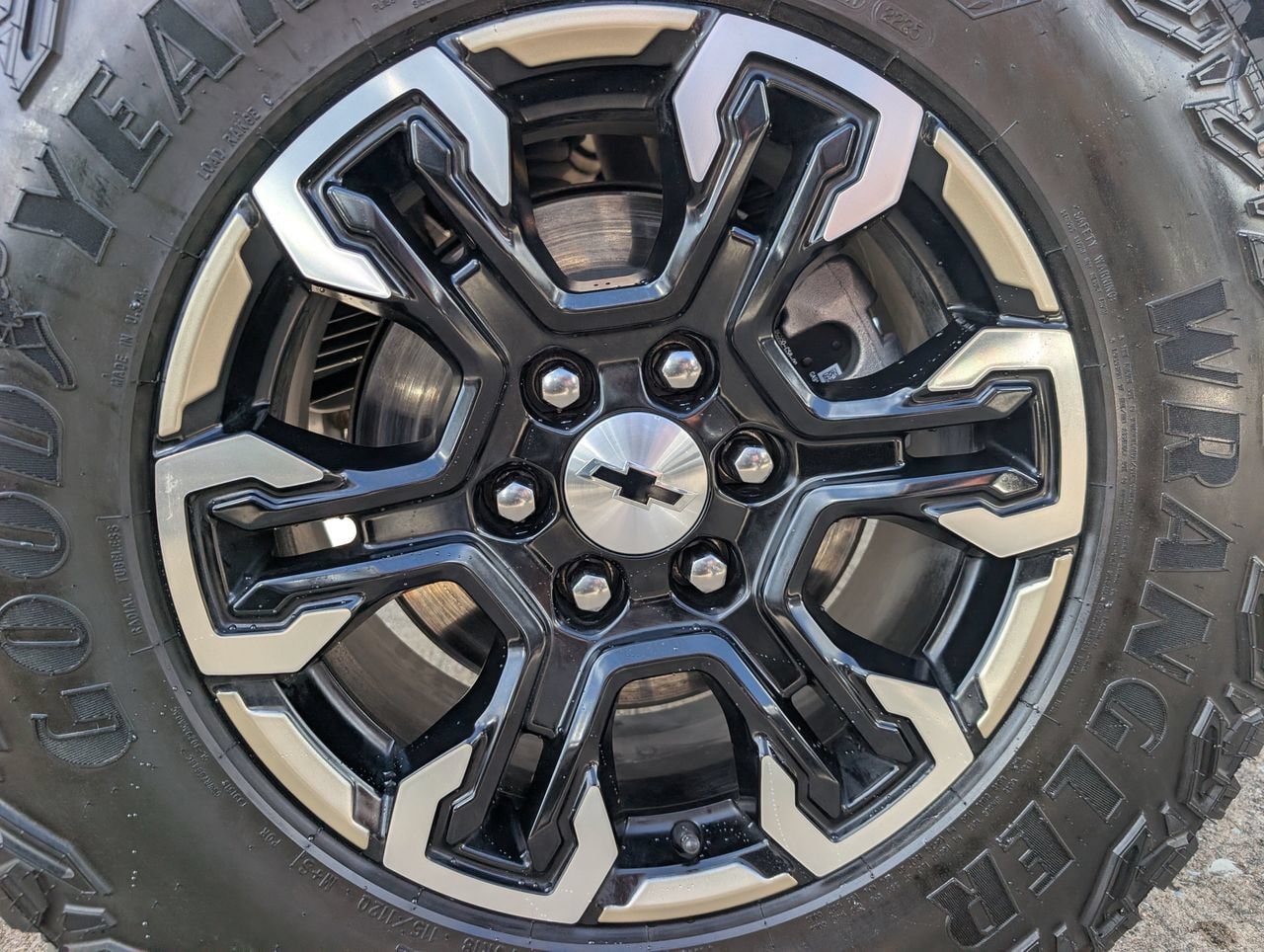 2023 Chevrolet Silverado 1500 ZR2 - Photo 7