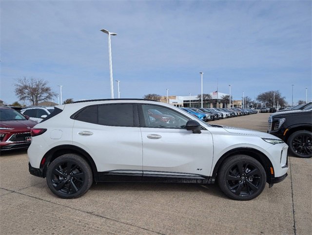 2025 Buick Envision Sport Touring photo 3