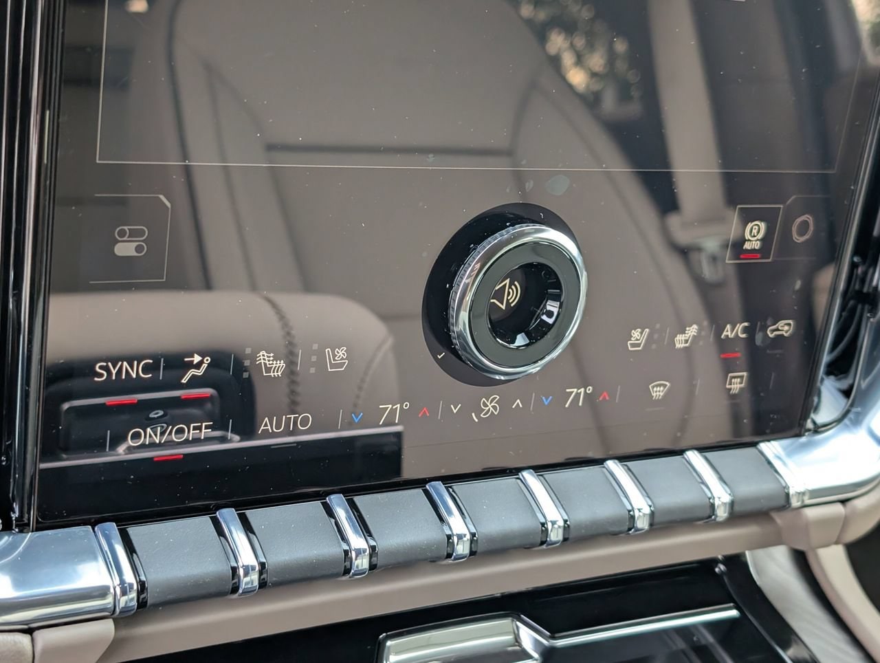 2026 GMC Yukon XL Denali - Photo 13