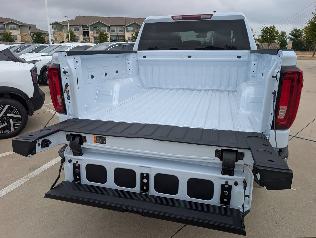 2026 GMC Sierra 1500 SLT - Photo 6