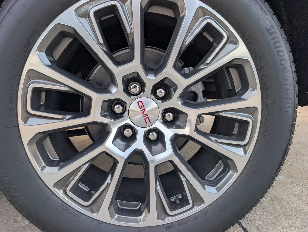2026 GMC Yukon XL Denali - Photo 6