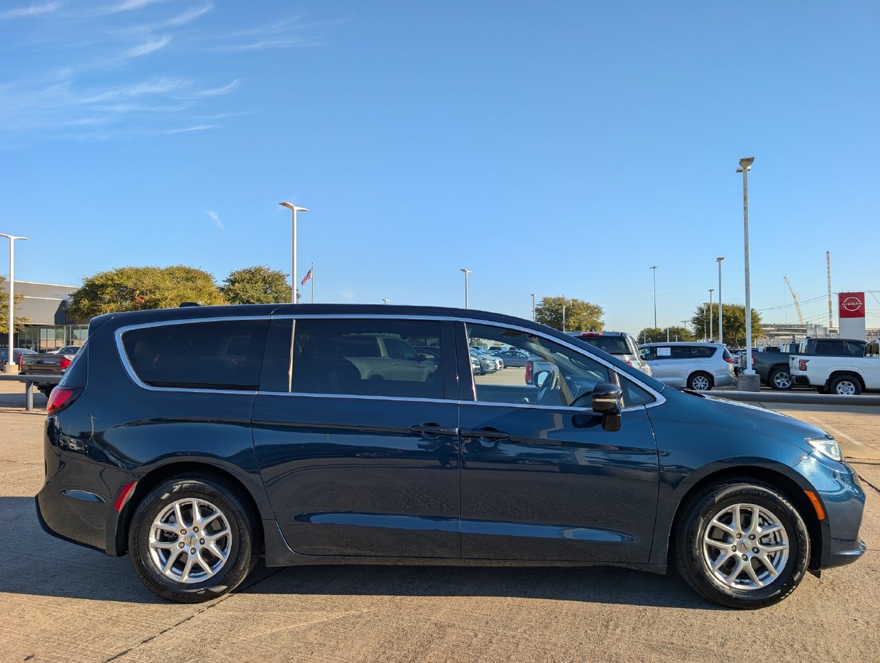 Used 2025 Chrysler Pacifica Select Van Passenger Van