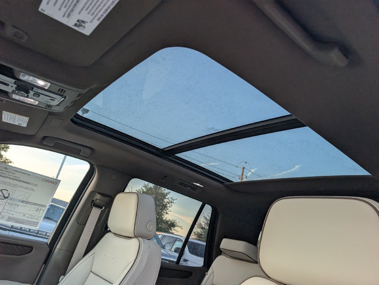 2027 GMC Yukon Denali - Photo 19