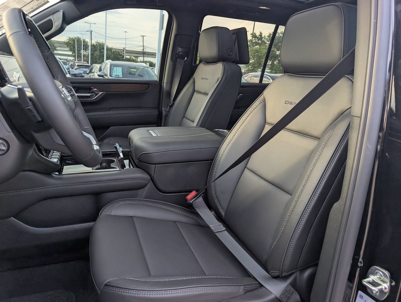 2026 GMC Yukon XL Denali - Photo 18