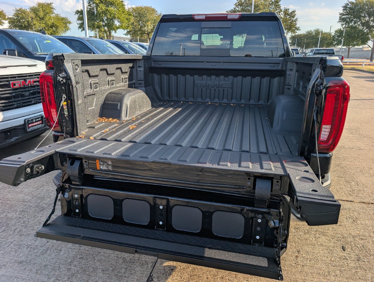 2026 GMC Sierra 1500 SLT - Photo 6