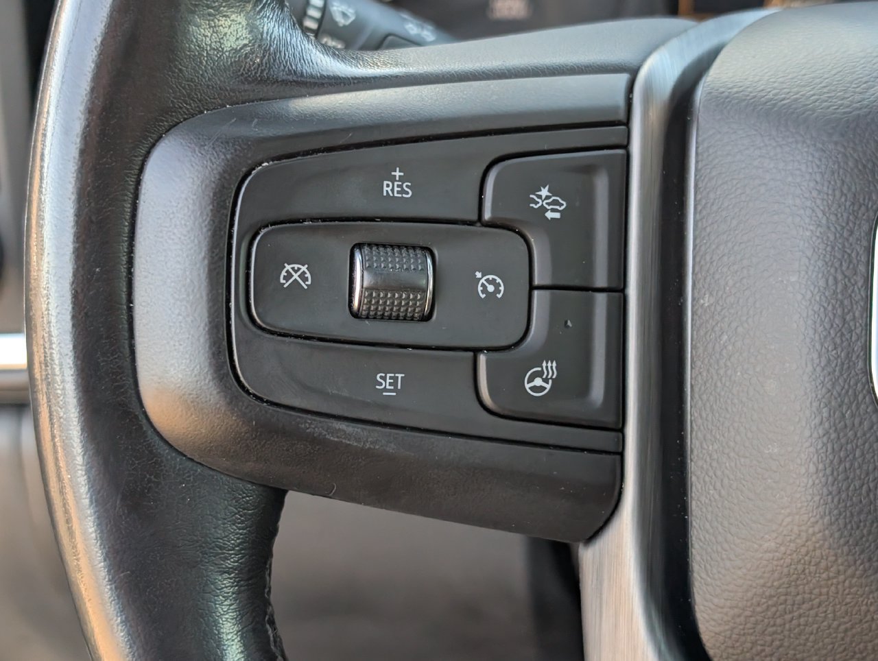 Used 2021 White Frost Tricoat GMC Denali image 23