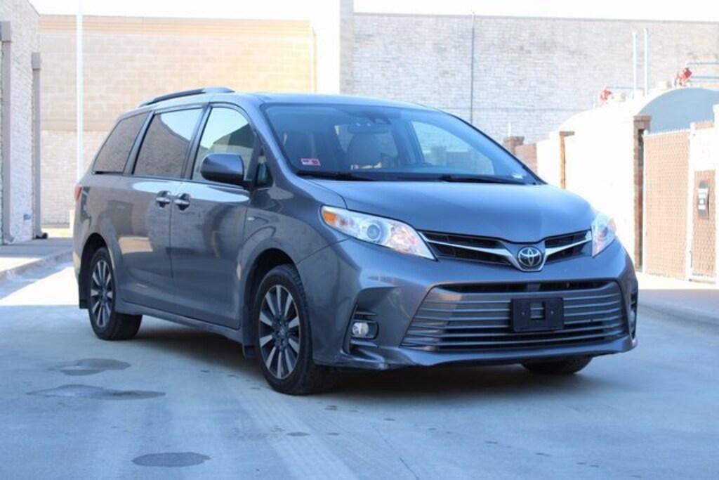 Used 2020 Toyota Sienna XLE Van
