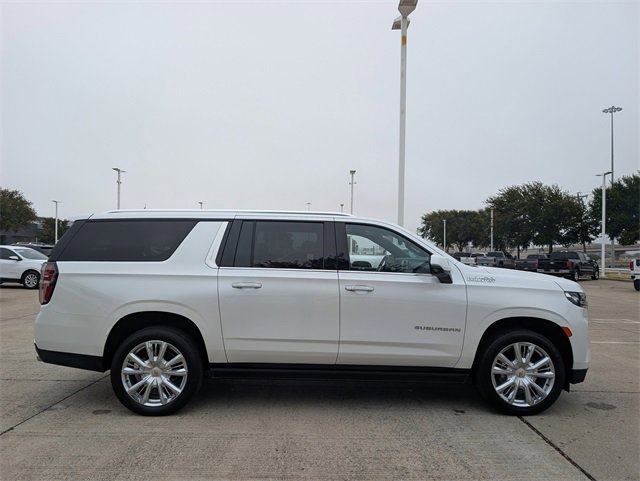 2023 Chevrolet Suburban High Country photo 3