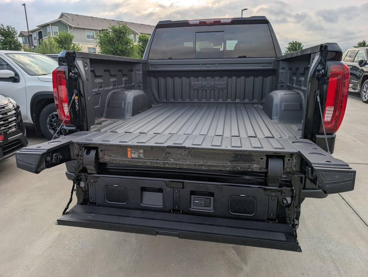 2026 GMC Sierra 1500 AT4X - Photo 6