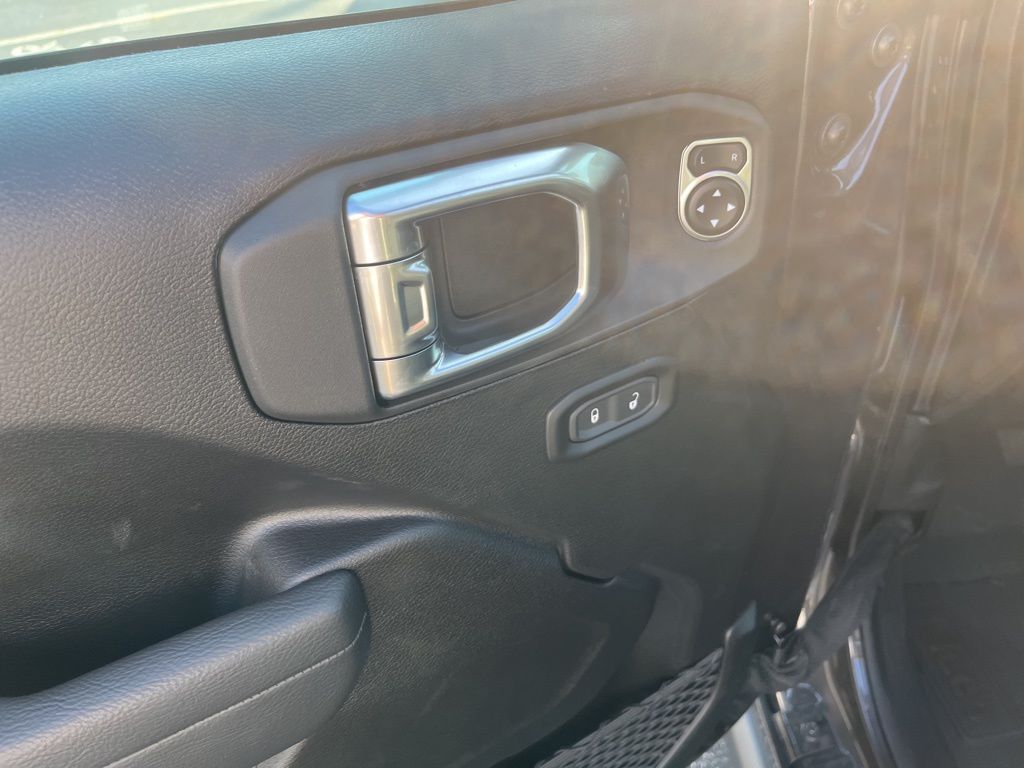 2025 Jeep Wrangler 4-Door Willys - Photo 24