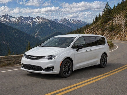 2026 Chrysler Pacifica SELECT AWD Passenger Van