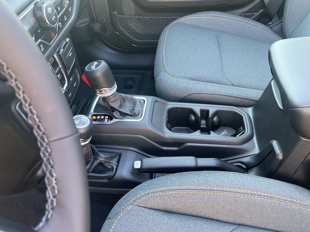 2025 Jeep Wrangler 4-Door Willys - Photo 29