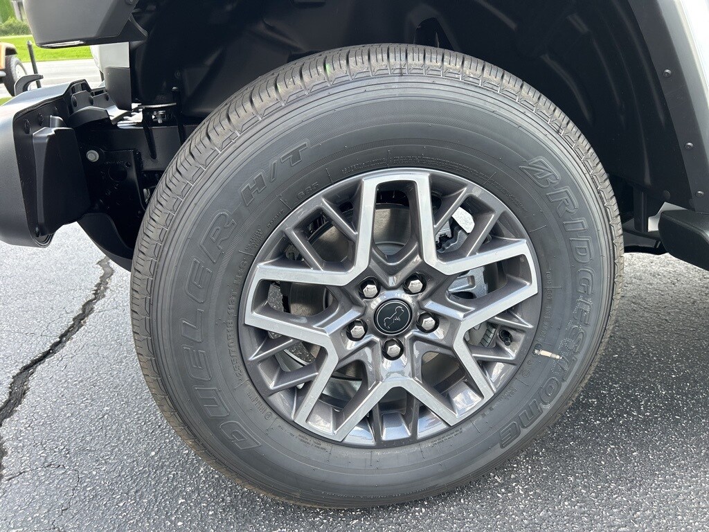 2025 Jeep Wrangler Sahara photo 4