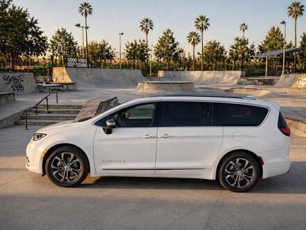 2026 Chrysler Pacifica PINNACLE Passenger Van