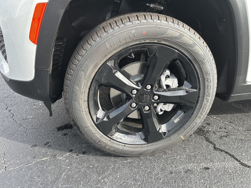 2025 Jeep Grand Cherokee Limited photo 4