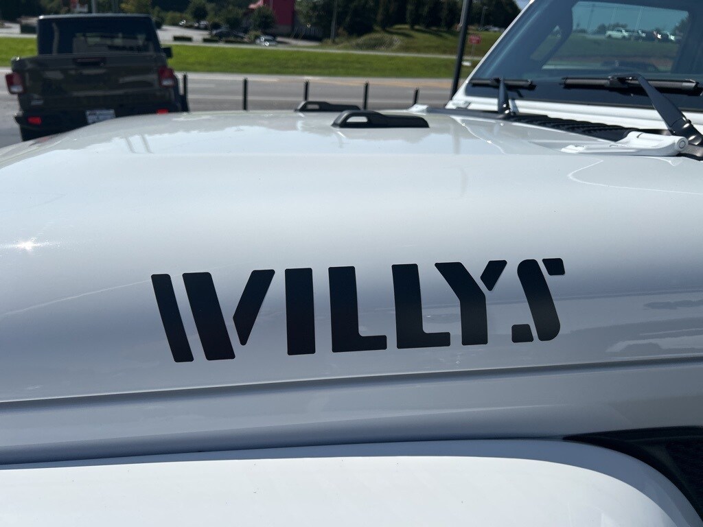 2025 Jeep Gladiator Willys photo 3