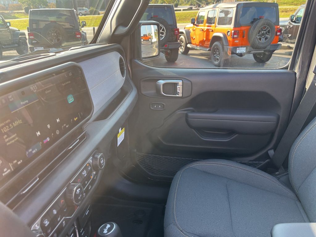 2025 Jeep Wrangler 4-Door Willys - Photo 28