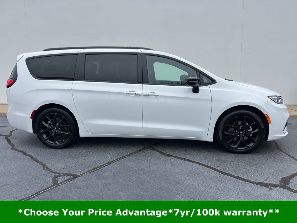 Used 2025 Chrysler Pacifica Limited Minivan/Van