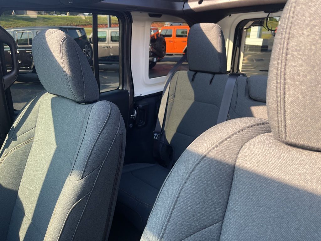 2025 Jeep Wrangler 4-Door Willys - Photo 30
