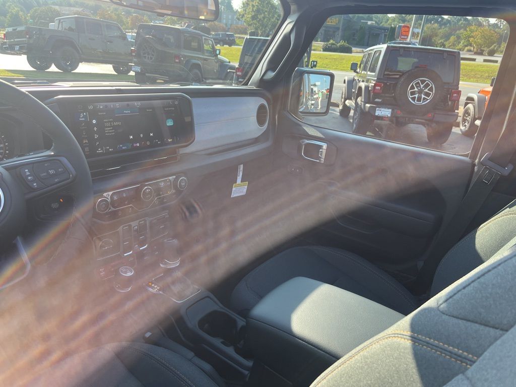 2025 Jeep Wrangler 4-Door Willys - Photo 22