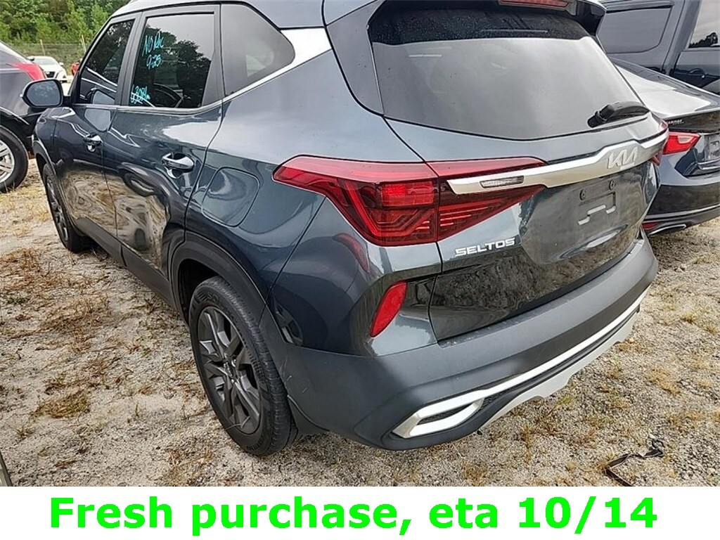 2023 Kia Seltos S photo 2