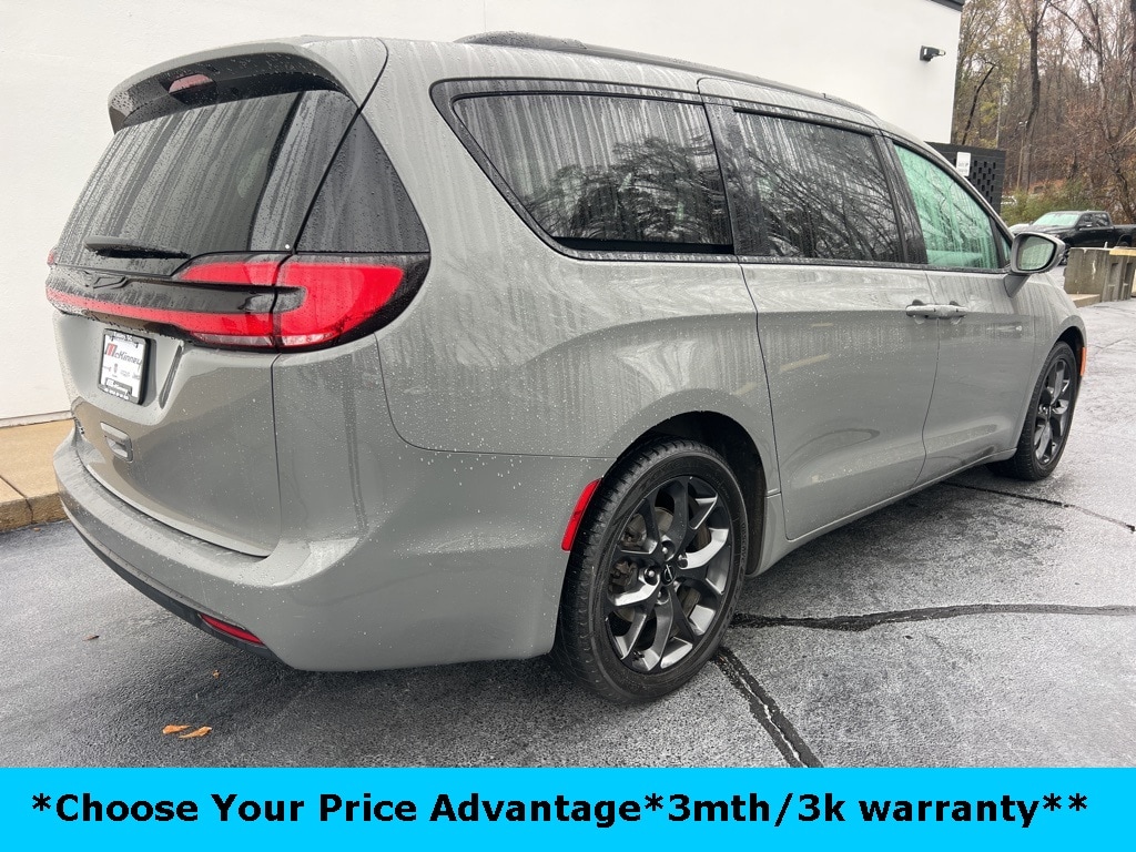 Used 2022 Chrysler Pacifica Touring L Minivan/Van