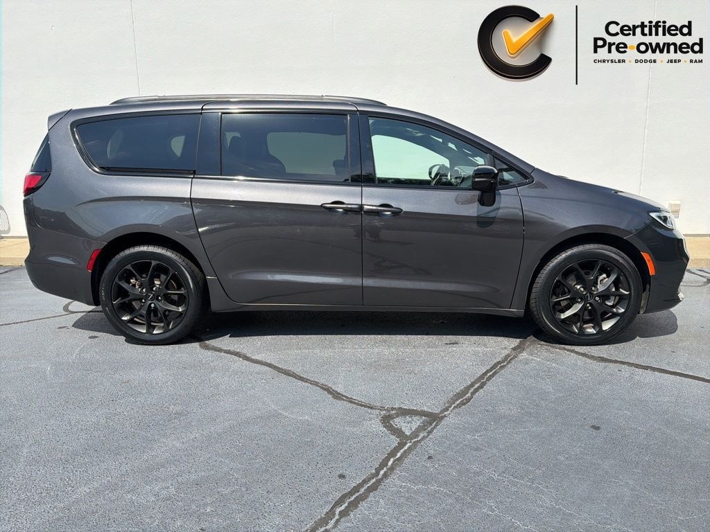 Certified 2023 Chrysler Pacifica Limited Minivan/Van