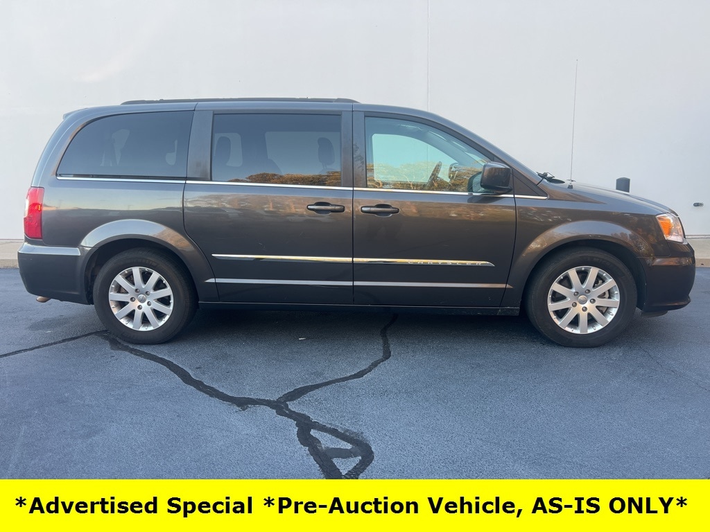 Used 2015 Chrysler Town & Country Touring Minivan/Van