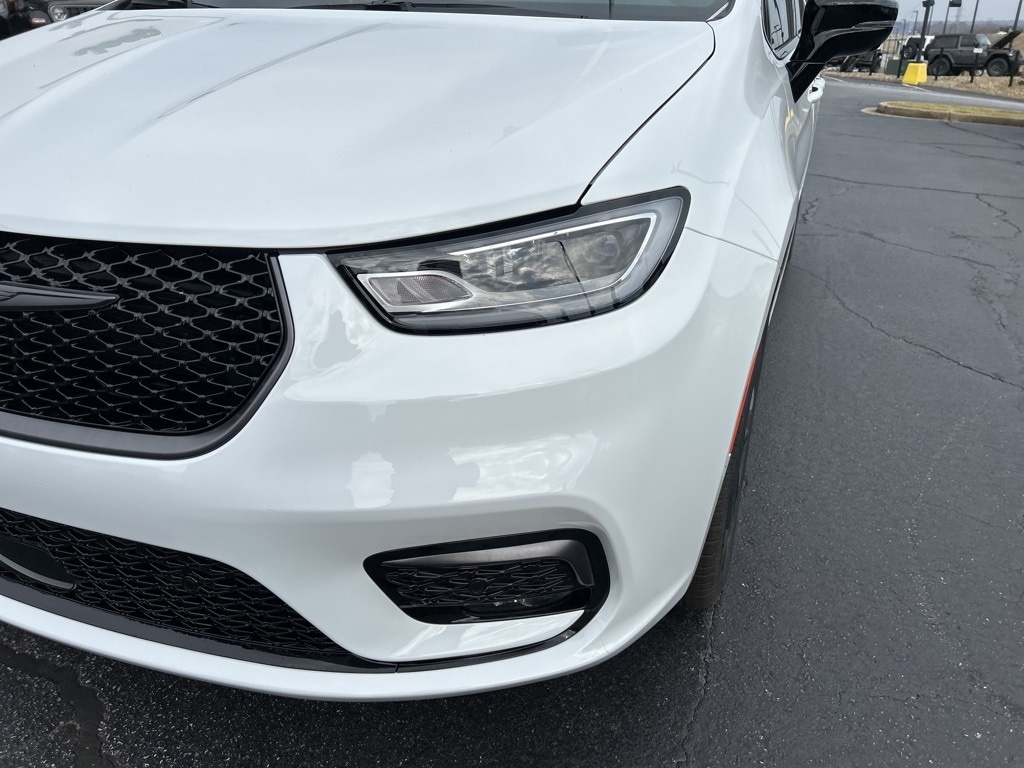 New 2026 Chrysler Pacifica SELECT AWD Passenger Van