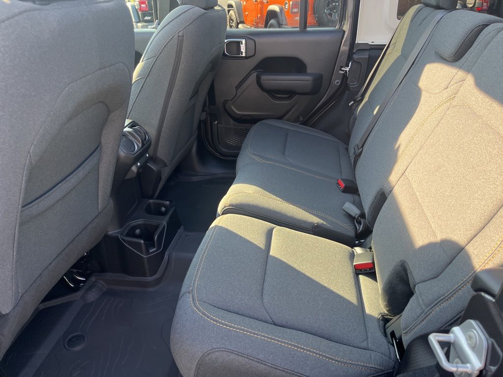 2025 Jeep Wrangler 4-Door Willys - Photo 18