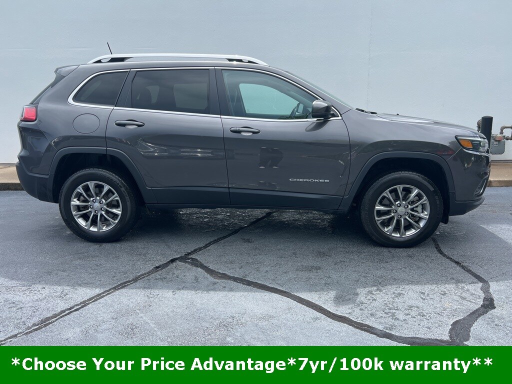 2021 Jeep Cherokee Latitude Lux photo 2