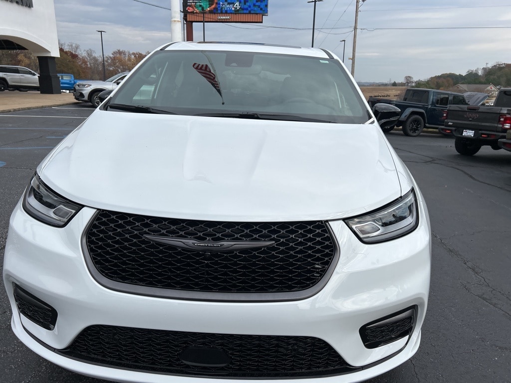 New 2026 Chrysler Pacifica SELECT AWD Passenger Van
