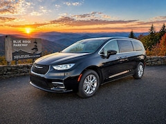 2026 Chrysler Pacifica SELECT Passenger Van