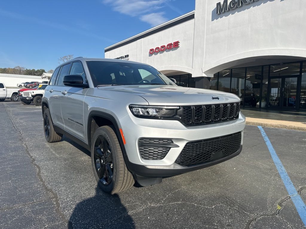 New 2025 Jeep Grand Cherokee ALTITUDE 4X4 Sport Utility