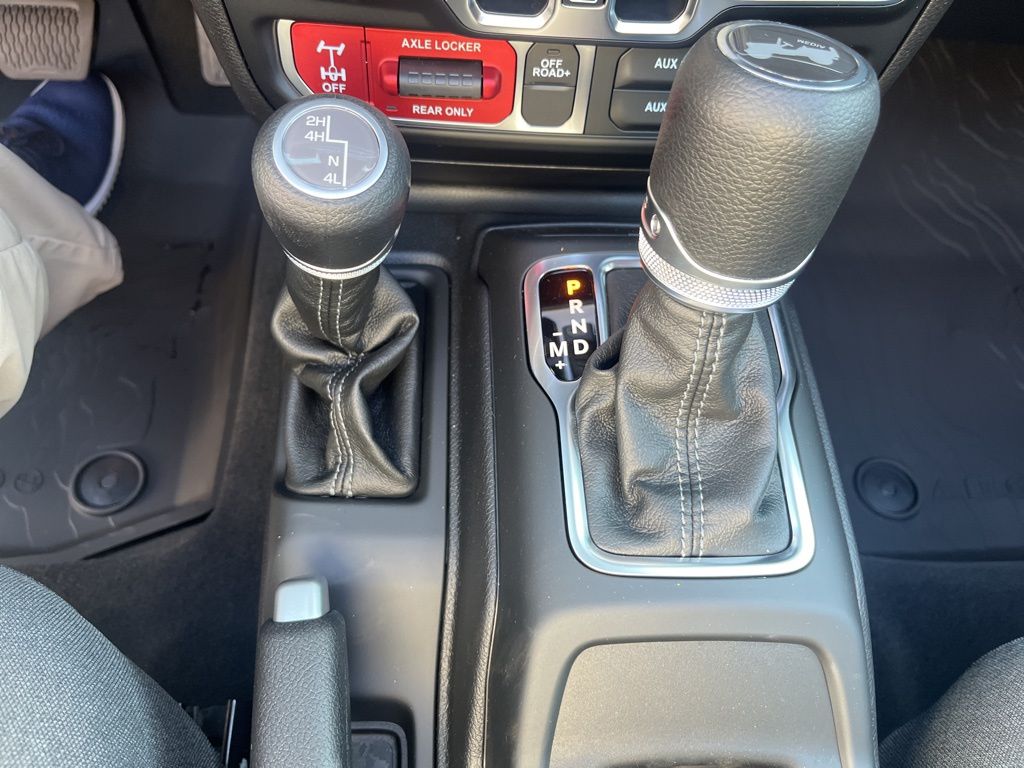 2025 Jeep Wrangler 4-Door Willys - Photo 31