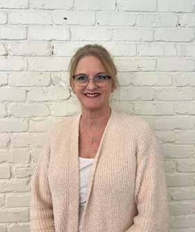 Staff member Sandra Bingham from ID_de6db3103487