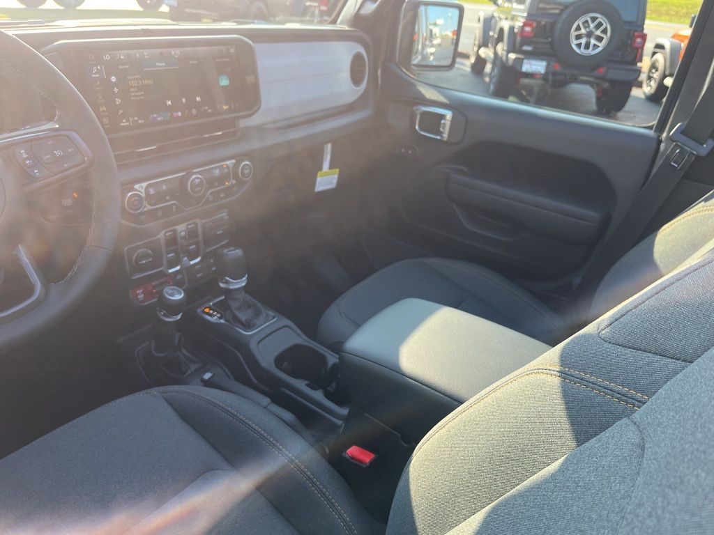 2025 Jeep Wrangler 4-Door Willys - Photo 23