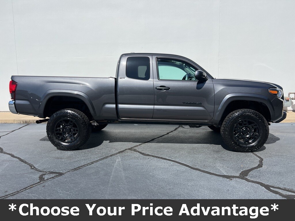 2020 Toyota Tacoma SR5 photo 2