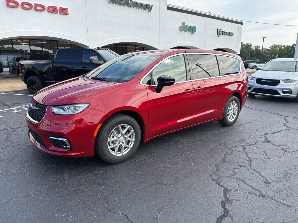 2026 Chrysler Pacifica photo 2