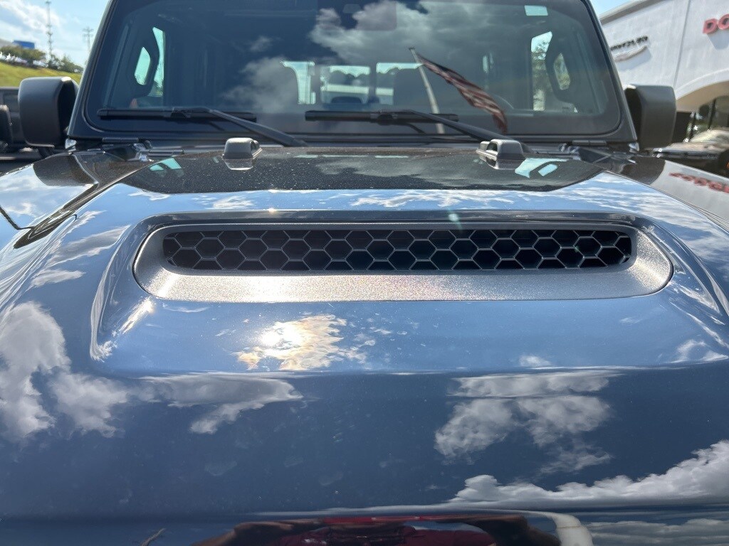 2025 Jeep Gladiator Sport S photo 3