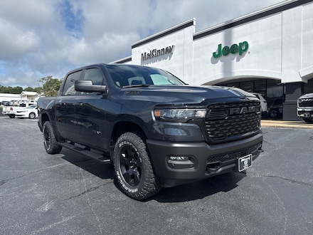 2026 Ram 1500 WARLOCK CREW CAB 4X4 5'7 BOX Pickup